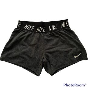 LWomans Nike dri-fit shorts